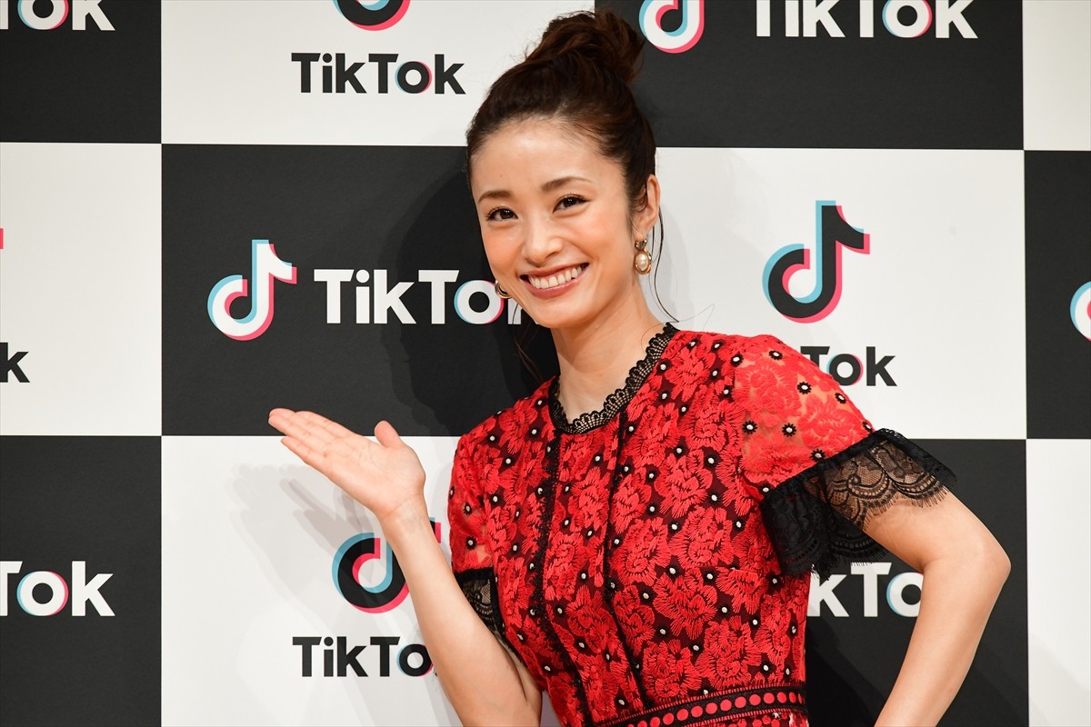 「TikTok」新CM発表会に登壇した上戸彩