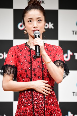 「TikTok」新CM発表会に登壇した上戸彩