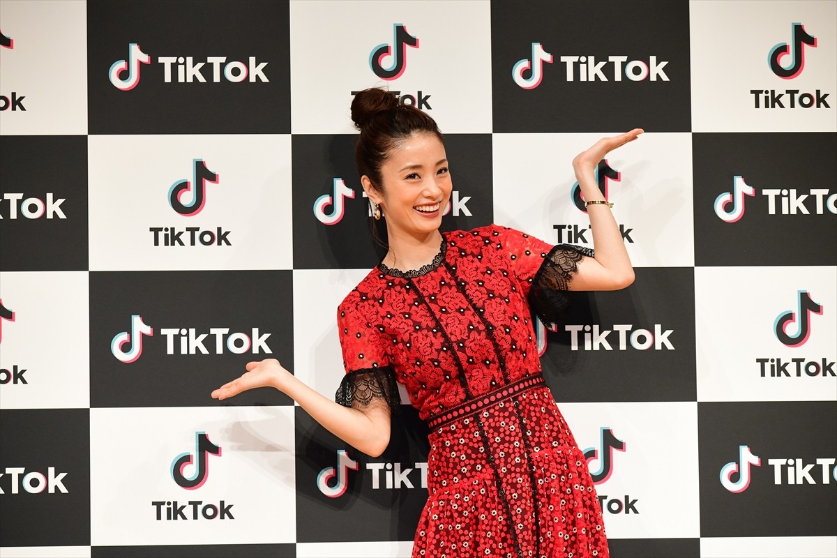 上戸彩、後輩の小芝風花を絶賛「めっちゃかわいくて」