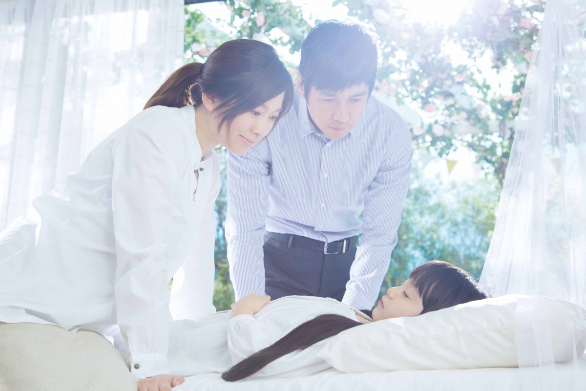 篠原涼子が等身大の母親を熱演 『人魚の眠る家』Pが語る魅力