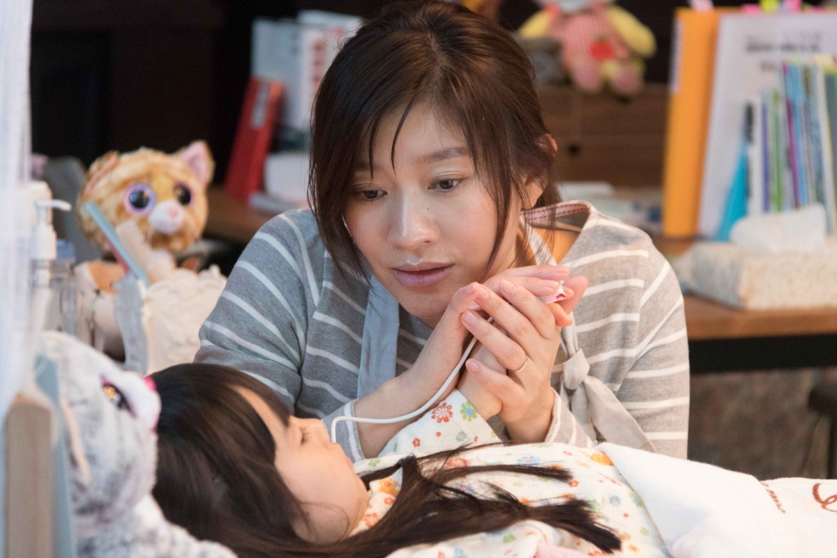 篠原涼子が等身大の母親を熱演 『人魚の眠る家』Pが語る魅力