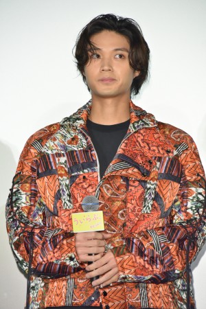 映画『ういらぶ。』公開記念舞台挨拶に出席した磯村勇斗