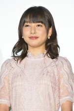 映画『ういらぶ。』公開記念舞台挨拶に出席した桜井日奈子