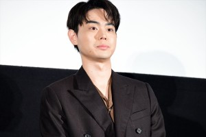 映画『生きてるだけで、愛。』公開記念舞台挨拶に出席した菅田将暉