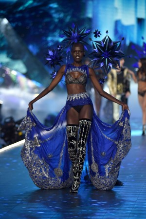 「ヴィクトリアズ・シークレット・ファッションショー2018」に登場したグレース・ボル