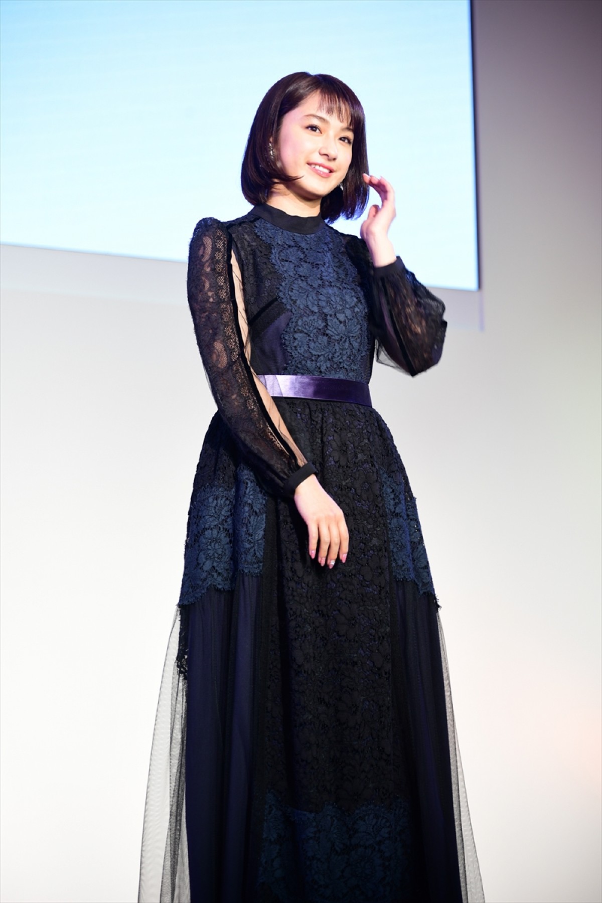 平祐奈、10代最後の日のネイルは“羽”「20代に羽ばたけるように」