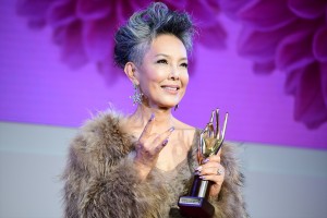 「ネイルクイーン 2018 授賞式」に出席したピーター