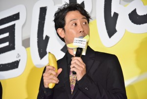 映画『こんな夜更けにバナナかよ 愛しき実話』完成披露試写会に登壇した大泉洋