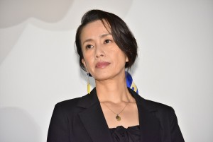 映画『こんな夜更けにバナナかよ 愛しき実話』完成披露試写会に登壇した渡辺真起子