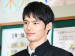 『中学聖日記』に出演する岡田健史