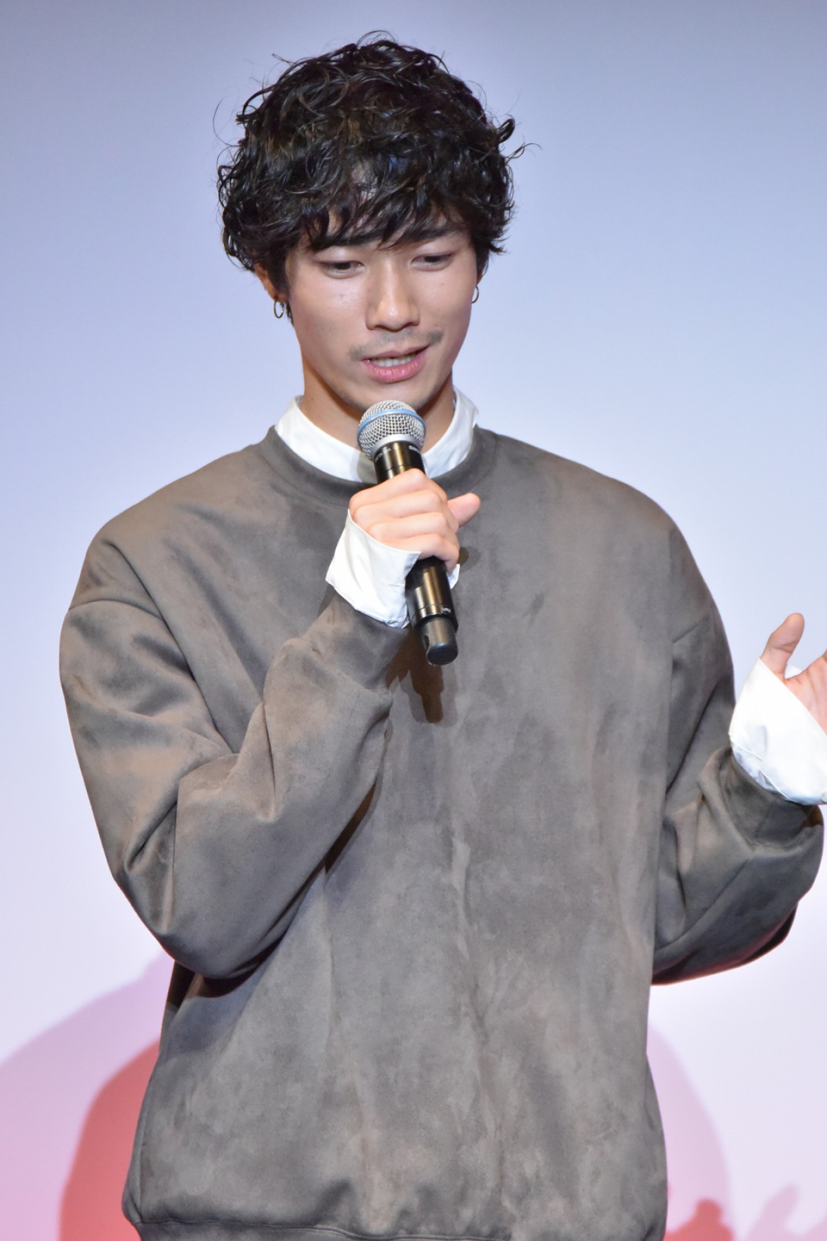 成田凌、『コード・ブルー』仲間の馬場ふみかと“ヒゲ談義”