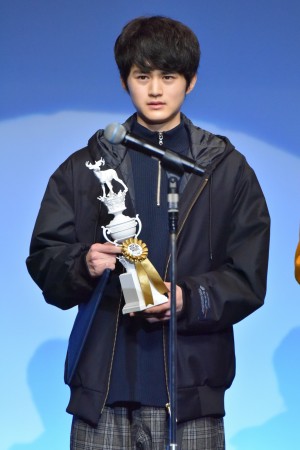 「メンズノンノモデル 公開オーディション2018 MEN’S NON‐NO MODEL Audition‐2018‐」グランプリ兼ラボ シリーズ賞を同時受賞した鈴鹿央士