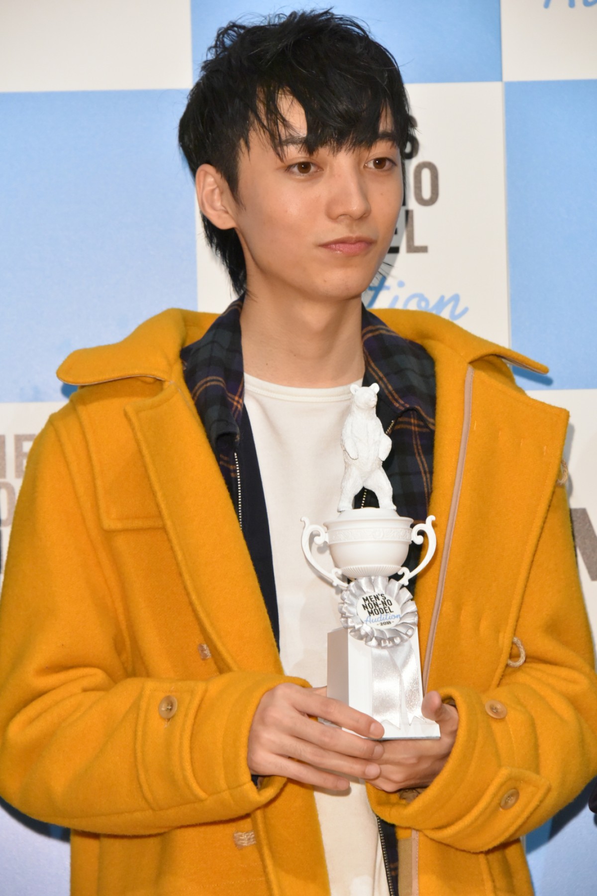 成田凌、『コード・ブルー』仲間の馬場ふみかと“ヒゲ談義”