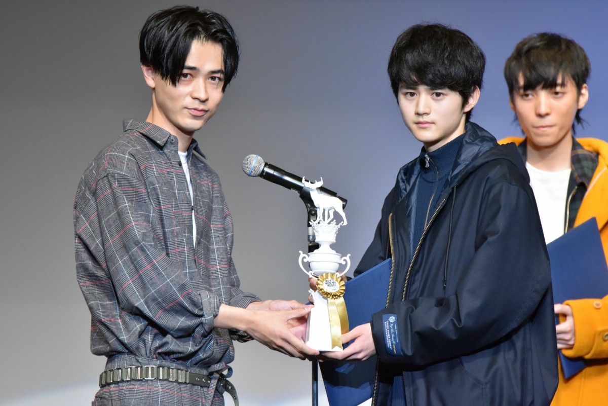 成田凌、『コード・ブルー』仲間の馬場ふみかと“ヒゲ談義”