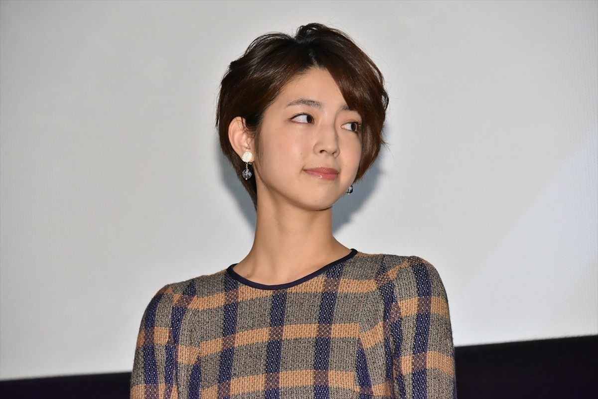 真野恵里菜、思わず号泣！ 紆余曲折あった主演映画完成披露で