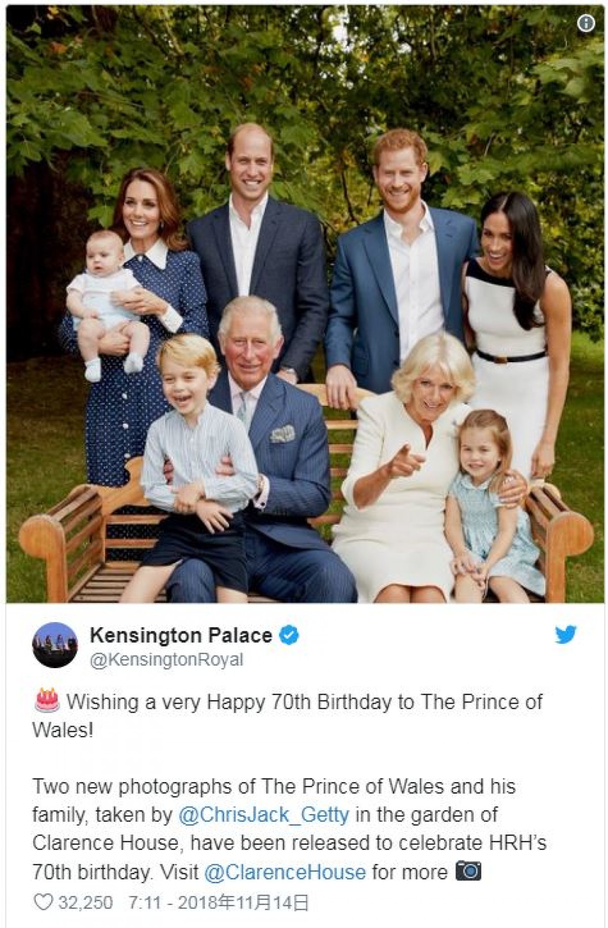 英ルイ王子、祖父の誕生日記念写真に久々登場　ジョージ王子は膝の上
