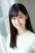 【写真】「国民的美少女」井本彩花、清楚な魅力満点の初カレンダー発売