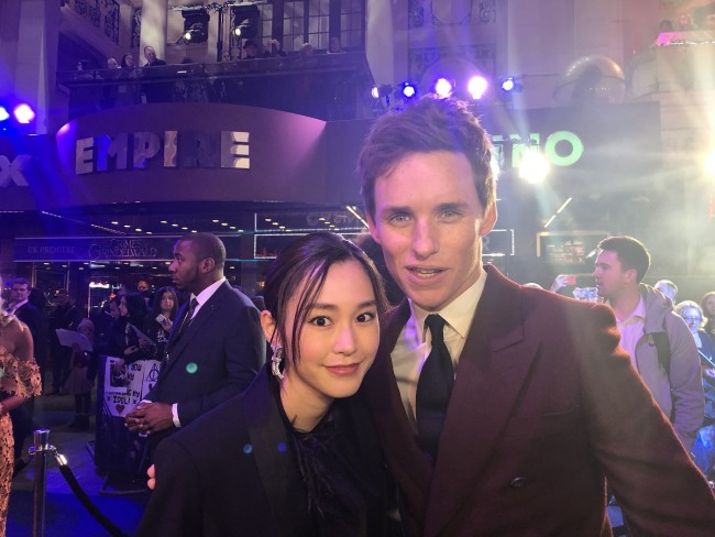 桐谷美玲とエディ・レッドメインが2ショット! 『ファンタスティック・ビーストと黒い魔法使いの誕生』ロンドンプレミアにて