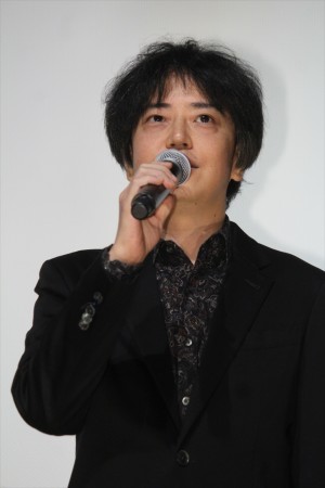 映画『銃』初日舞台挨拶に登壇した原作者の中村文則