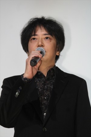 映画『銃』初日舞台挨拶に登壇した原作者の中村文則