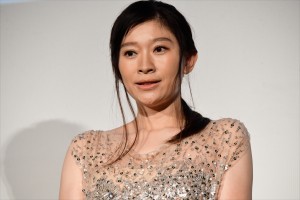 映画『人魚の眠る家』公開記念舞台挨拶に登壇した篠原涼子