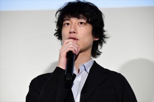 映画『人魚の眠る家』公開記念舞台挨拶に登壇した坂口健太郎