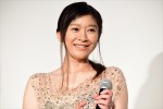 映画『人魚の眠る家』公開記念舞台挨拶に登壇した篠原涼子