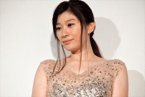 映画『人魚の眠る家』公開記念舞台挨拶に登壇した篠原涼子