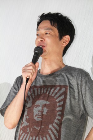 『鈴木家の嘘』公開記念舞台挨拶に登壇した加瀬亮