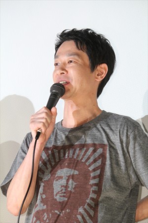 『鈴木家の嘘』公開記念舞台挨拶に登壇した加瀬亮