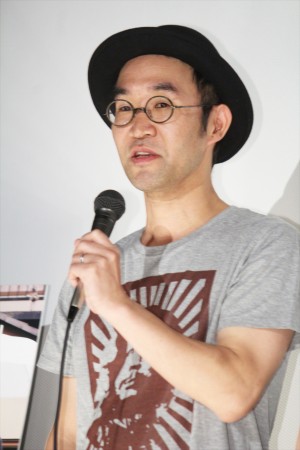 『鈴木家の嘘』公開記念舞台挨拶に登壇した野尻克己監督