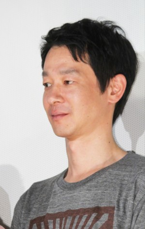 『鈴木家の嘘』公開記念舞台挨拶に登壇した加瀬亮