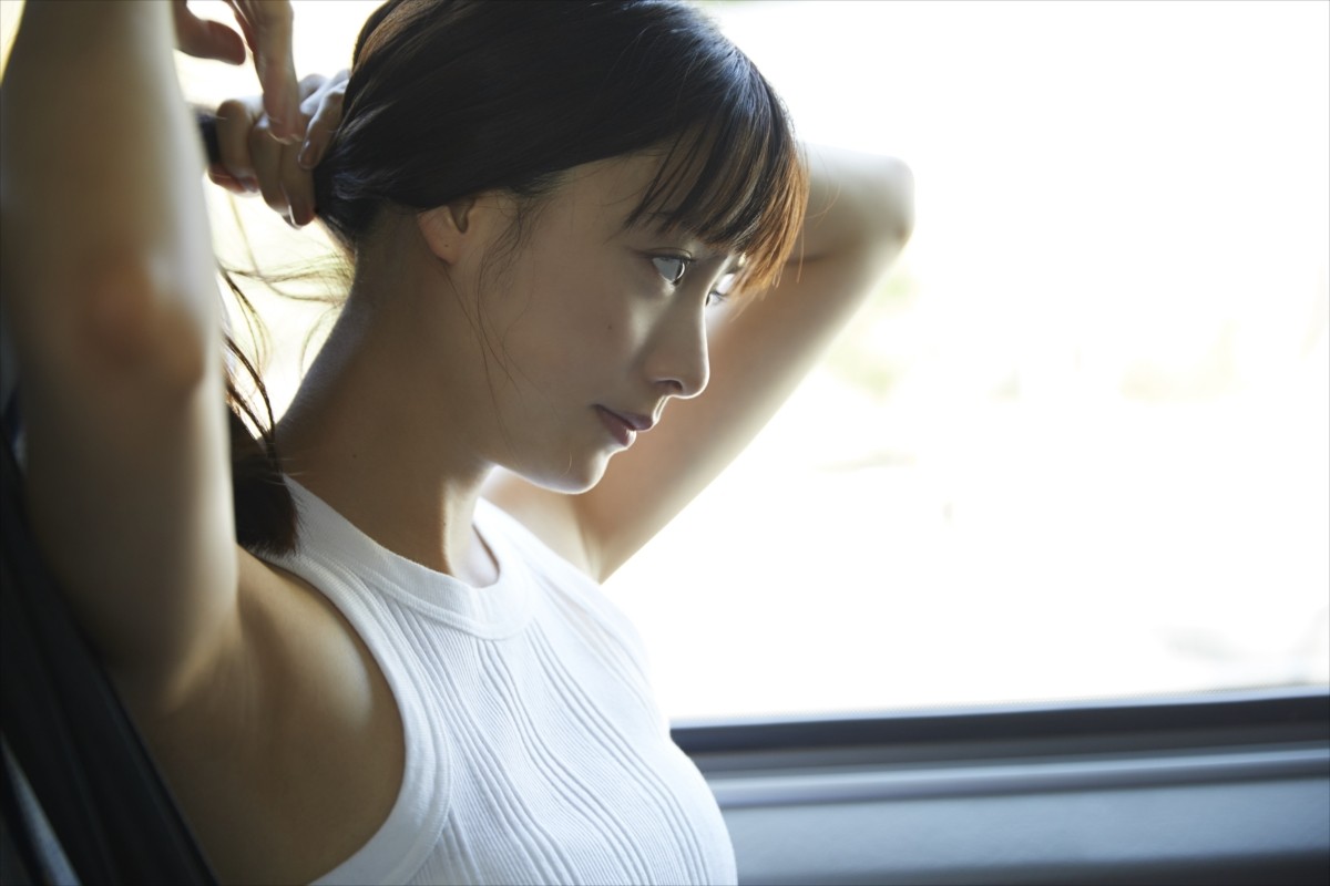 山本美月、写真集からすっぴん＆色気あふれるアザーカット一挙公開