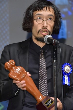 「第10回TAMA映画賞」授賞式に登場した今泉力哉監督（『パンとバスと2度目のハツコイ』）