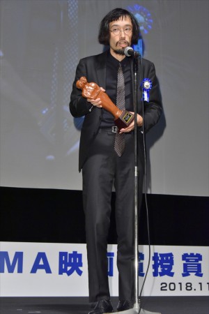 「第10回TAMA映画賞」授賞式に登場した今泉力哉監督（『パンとバスと2度目のハツコイ』）