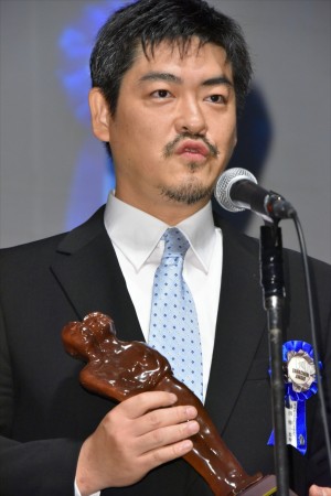「第10回TAMA映画賞」授賞式に登場した沖田修一監督（『モリのいる場所』）