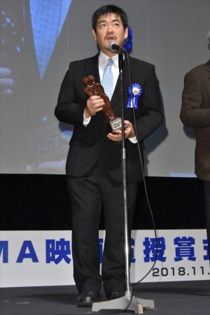 「第10回TAMA映画賞」授賞式に登場した沖田修一監督（『モリのいる場所』）
