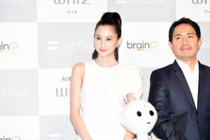 ソフトバンクロボティクス／ソフトバンク新製品発表会に登壇した河北麻友子