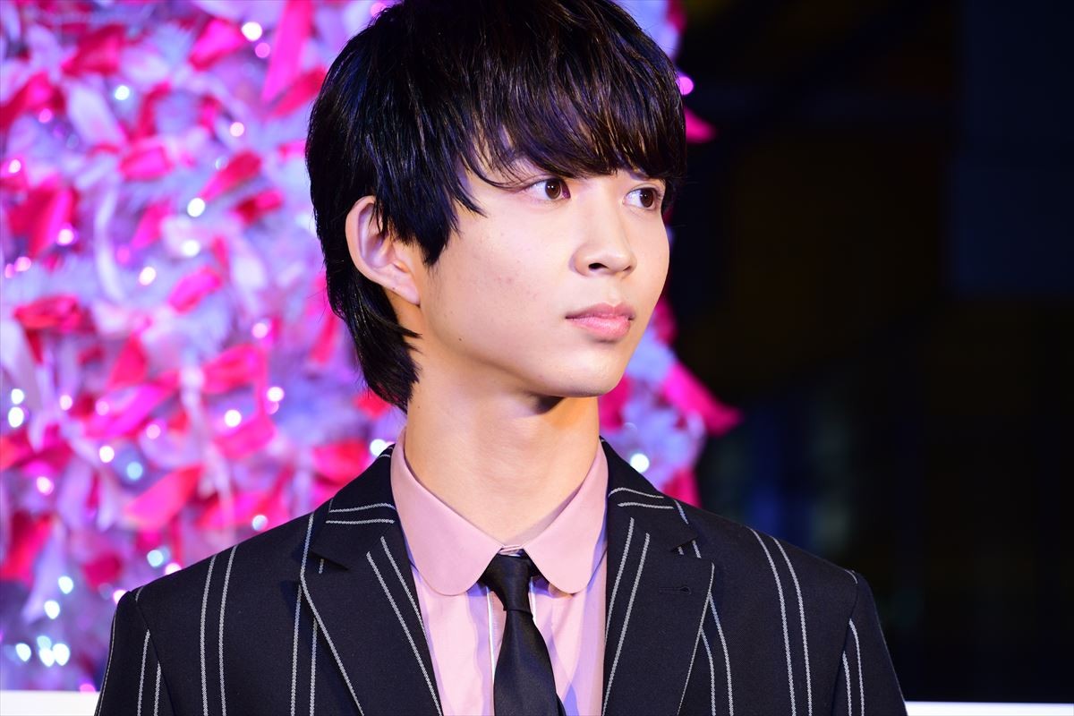 今田美桜＆鈴木仁『花晴れ』コンビ　ドレッシーな装いで点灯式に登場