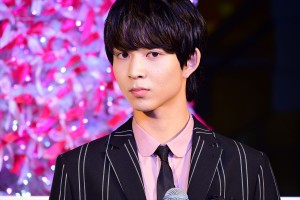 「パンテーン ミラクルズ Xmas リボンツリー」点灯式に出席した鈴木仁