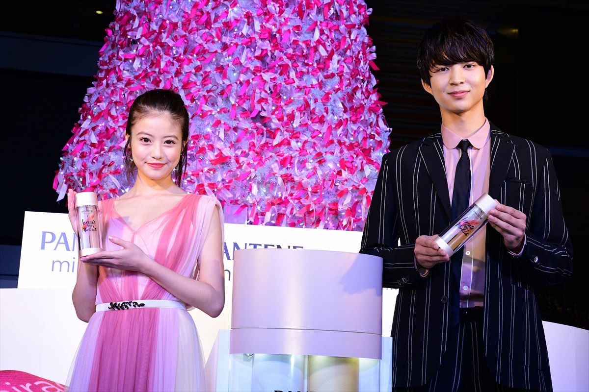 今田美桜＆鈴木仁『花晴れ』コンビ　ドレッシーな装いで点灯式に登場