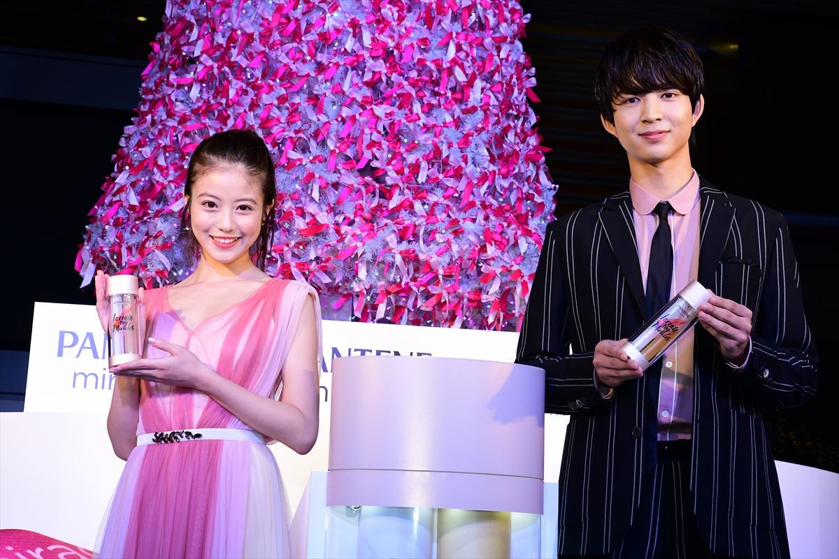 今田美桜＆鈴木仁『花晴れ』コンビ　ドレッシーな装いで点灯式に登場