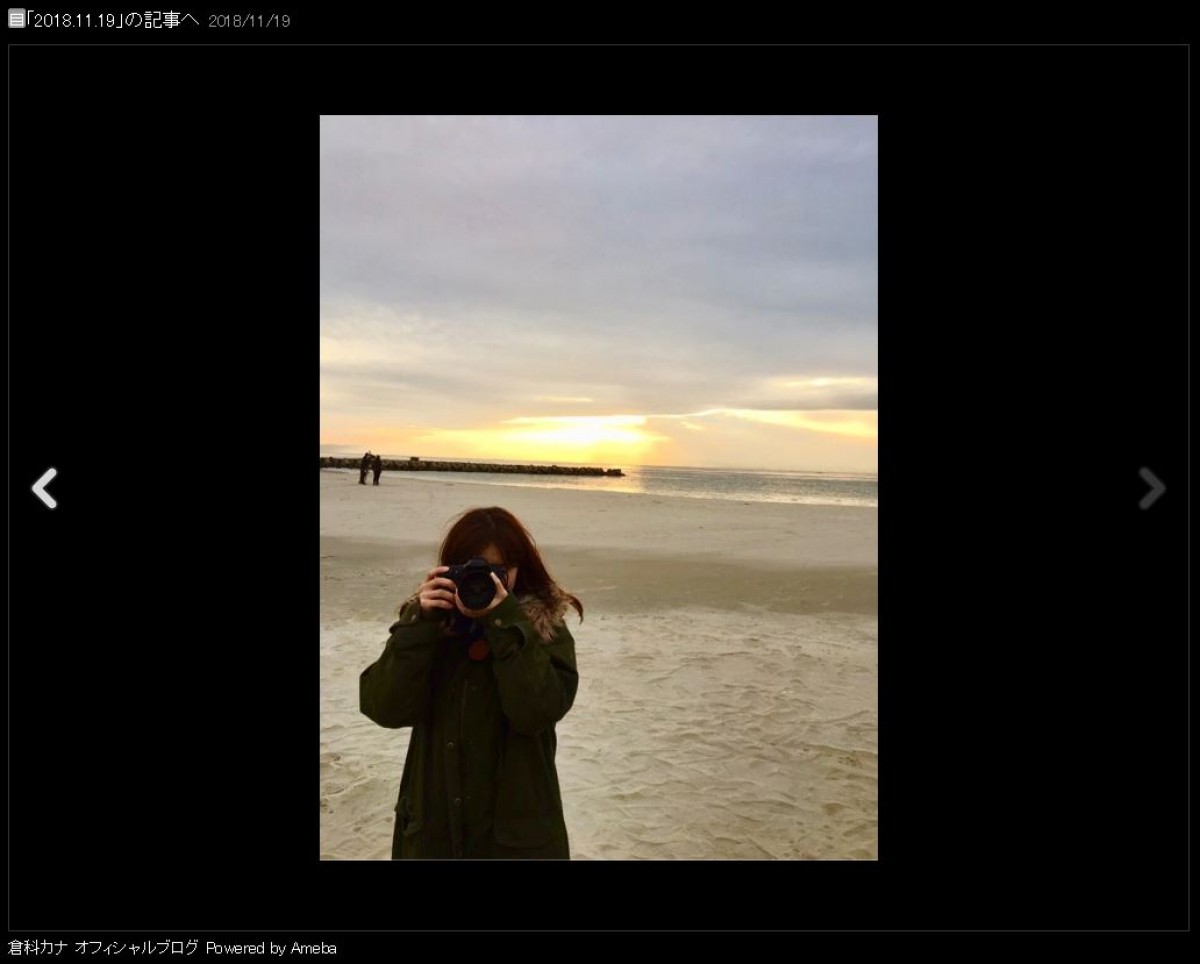 倉科カナ、浜辺で写真撮影を楽しむ姿にファン「美人カメラマン！」