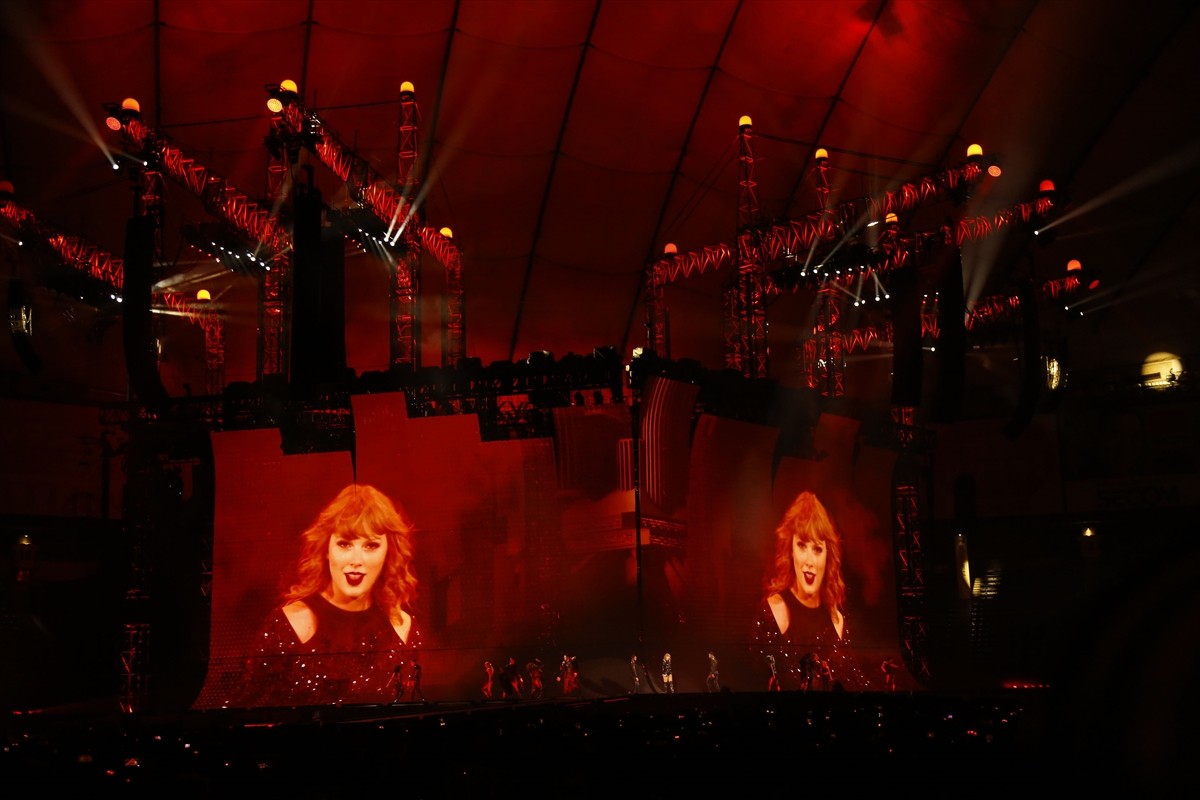 テイラー・スウィフトが東京ドームに降臨「東京愛してます！ ラヴ・ユー！」