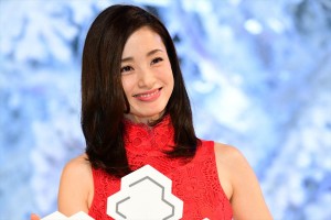 「WHITE KITTE」ライトアップセレモニーに登場した上戸彩