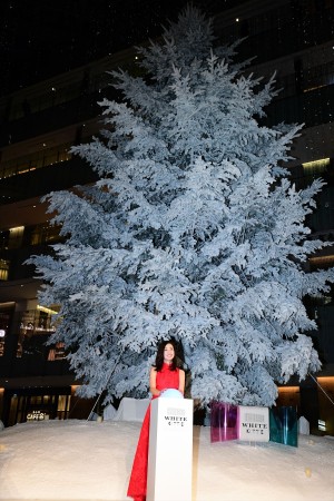 「WHITE KITTE」ライトアップセレモニーに登場した上戸彩