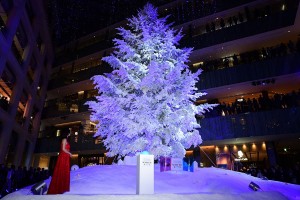 「WHITE KITTE」ライトアップセレモニーに登場した上戸彩