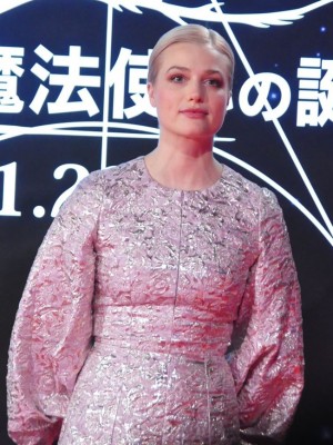 映画『ファンタスティック・ビーストと黒い魔法使いの誕生』ワールドツアーファイナルプレミアinJAPAN レッドカーペットイベントに登場したアリソン・スドル