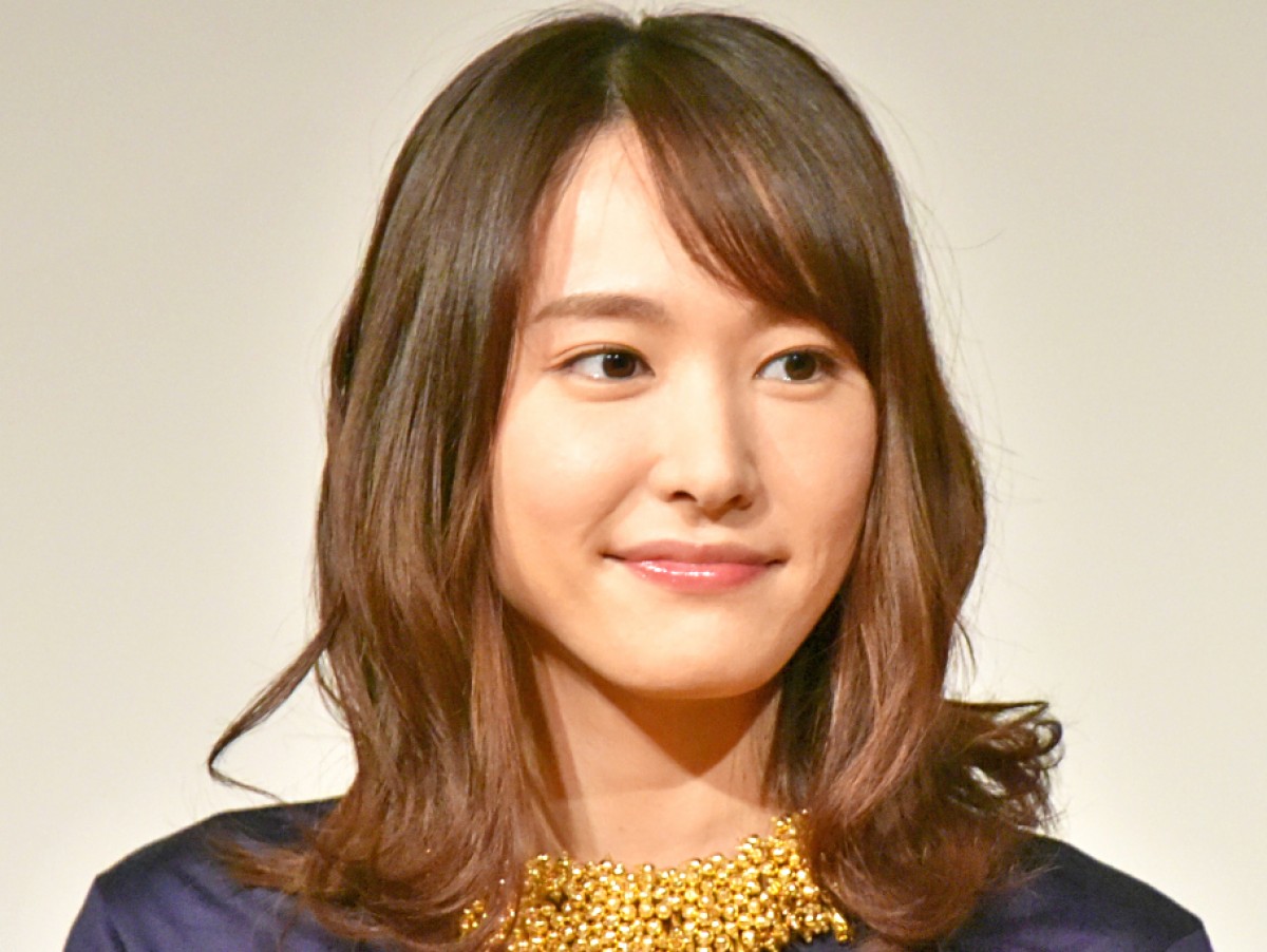 新垣結衣がなぜか真顔　その視線の先にファン注目『獣になれない私たち』