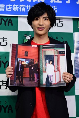 志尊淳、セカンド写真集『23』発売記念イベントに登場